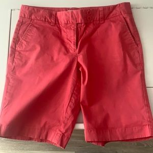 Vineyard Vines Nantucket red Bermuda short EUC
